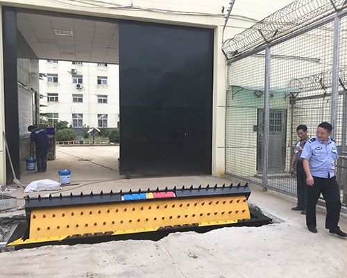 監獄路障機