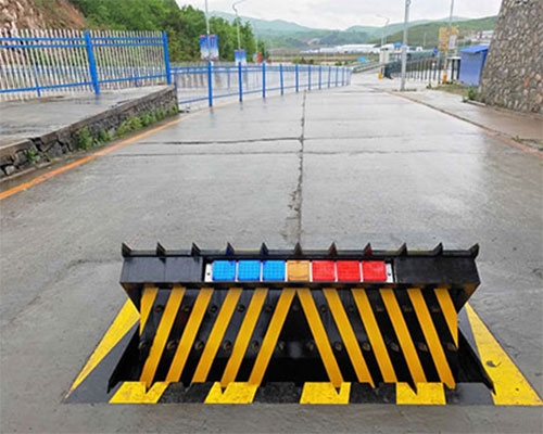 翻板路障機